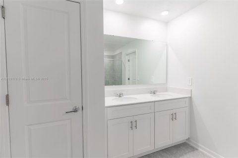 House in Winter Haven, Florida 5 bedrooms, 205.78 sq.m. № 1770577 - photo 21
