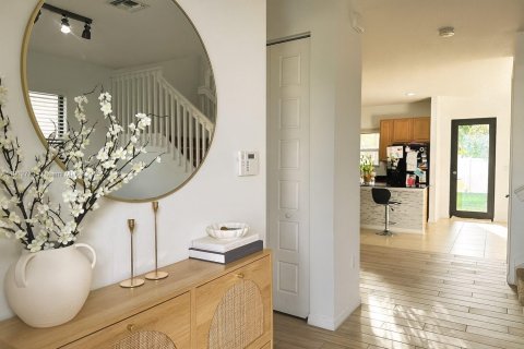 House in Miami, Florida 3 bedrooms, 182.55 sq.m. № 2013689 - photo 6