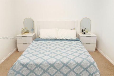 House in Miami, Florida 3 bedrooms, 182.55 sq.m. № 2013689 - photo 18