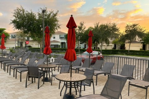 House in Miami, Florida 3 bedrooms, 182.55 sq.m. № 2013689 - photo 26