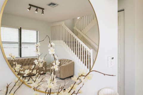 House in Miami, Florida 3 bedrooms, 182.55 sq.m. № 2013689 - photo 4