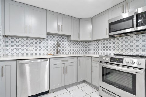 Купить виллу или дом в Норт-Майами, Флорида 2 спальни, 92.53м2, № 2052146 - фото 12