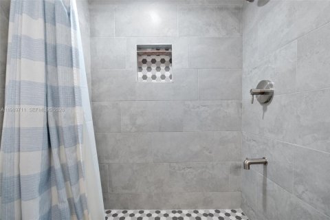 Купить виллу или дом в Норт-Майами, Флорида 2 спальни, 92.53м2, № 2052146 - фото 25