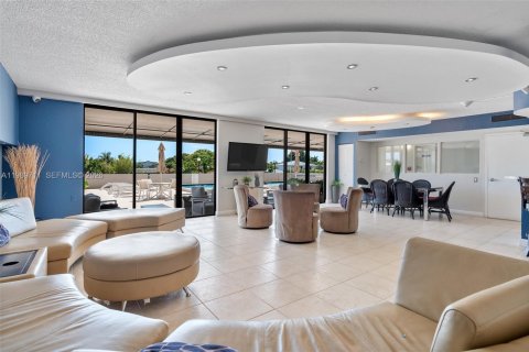 Купить виллу или дом в Норт-Майами, Флорида 2 спальни, 92.53м2, № 2052146 - фото 28