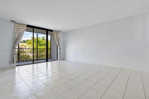 Купить виллу или дом в Норт-Майами, Флорида 2 спальни, 92.53м2, № 2052146 - фото 10