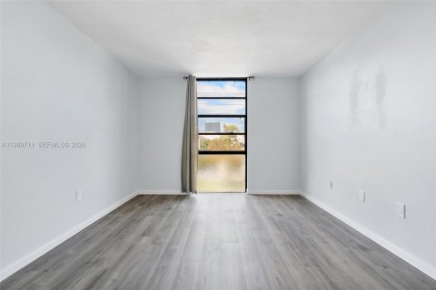 Купить виллу или дом в Норт-Майами, Флорида 2 спальни, 92.53м2, № 2052146 - фото 15