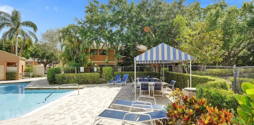 Condo in Pompano Beach, Florida, 2 bedrooms № 1222625