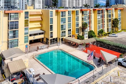 Снять в аренду кондоминиум в Санни-Айлс-Бич, Флорида 1 спальня, 50.72м2, № 1991477 - фото 29