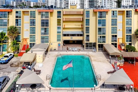 Снять в аренду кондоминиум в Санни-Айлс-Бич, Флорида 1 спальня, 50.72м2, № 1991477 - фото 30