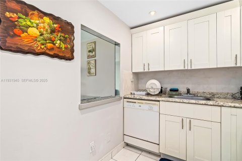 Снять в аренду кондоминиум в Санни-Айлс-Бич, Флорида 1 спальня, 50.72м2, № 1991477 - фото 4