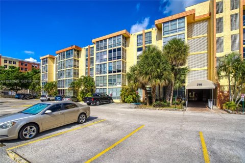 Снять в аренду кондоминиум в Санни-Айлс-Бич, Флорида 1 спальня, 50.72м2, № 1991477 - фото 28
