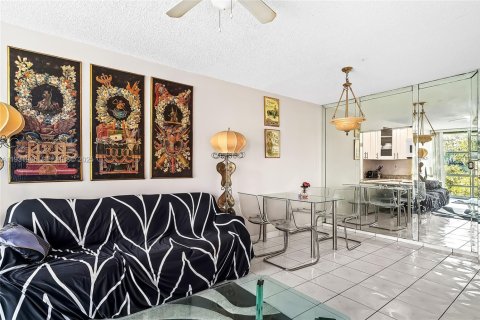 Снять в аренду кондоминиум в Санни-Айлс-Бич, Флорида 1 спальня, 50.72м2, № 1991477 - фото 11