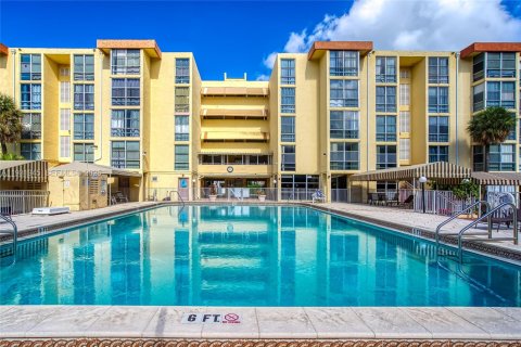 Снять в аренду кондоминиум в Санни-Айлс-Бич, Флорида 1 спальня, 50.72м2, № 1991477 - фото 22