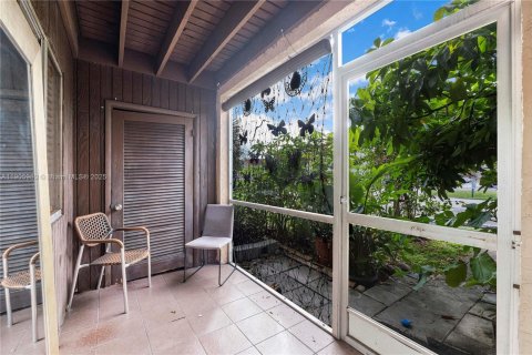 Condo in West Palm Beach, Florida, 1 bedroom  № 1956841 - photo 6