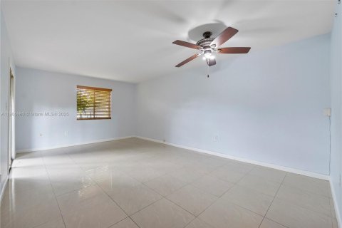 Condo in West Palm Beach, Florida, 1 bedroom  № 1956841 - photo 3