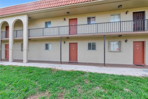 Condo in West Palm Beach, Florida, 1 bedroom  № 1956841 - photo 11