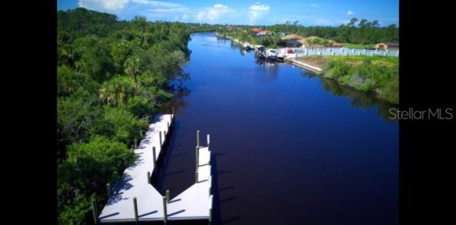 Land in Port Charlotte, Florida № 2104396