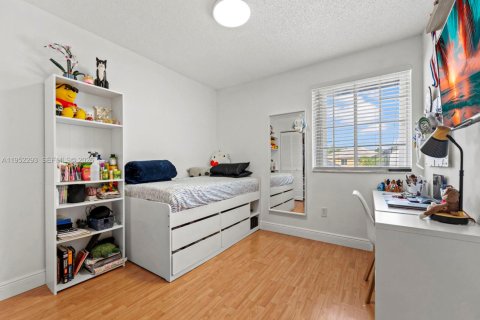 House in Miami, Florida 4 bedrooms, 208.38 sq.m. № 2011306 - photo 24