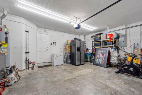 House in Miami, Florida 4 bedrooms, 208.38 sq.m. № 2011306 - photo 29