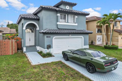 House in Miami, Florida 4 bedrooms, 208.38 sq.m. № 2011306