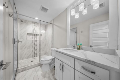 House in Tampa, Florida 5 bedrooms, 522.2 sq.m. № 1634297 - photo 25