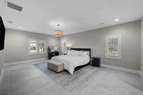 House in Tampa, Florida 5 bedrooms, 522.2 sq.m. № 1634297 - photo 15