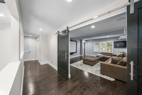 House in Tampa, Florida 5 bedrooms, 522.2 sq.m. № 1634297 - photo 28