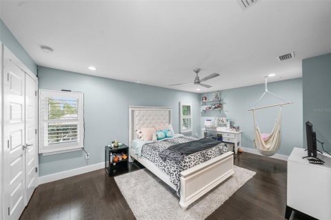 House in Tampa, Florida 5 bedrooms, 522.2 sq.m. № 1634297 - photo 26