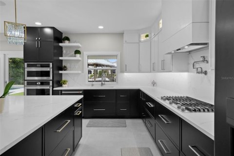 House in Tampa, Florida 5 bedrooms, 522.2 sq.m. № 1634297 - photo 10