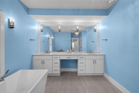 House in Tampa, Florida 5 bedrooms, 522.2 sq.m. № 1634297 - photo 17