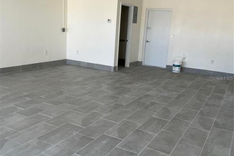 Immobilier commercial à louer à Port Charlotte, Floride: 604.79 m2 № 2280399 - photo 4