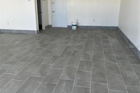 Immobilier commercial à louer à Port Charlotte, Floride: 604.79 m2 № 2280399 - photo 3