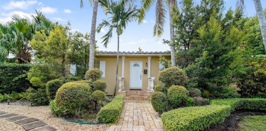 Дом в Серфсайд, Флорида 3 спальни, 150.22м2 № 1958572