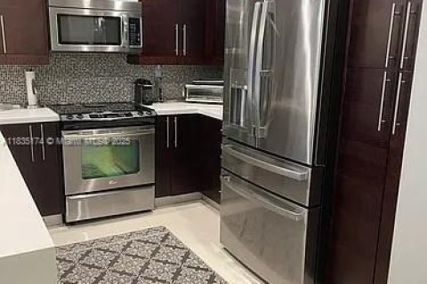 Townhouse in Miami, Florida 3 bedrooms, 155.89 sq.m. № 1872259 - photo 7