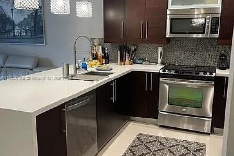 Townhouse in Miami, Florida 3 bedrooms, 155.89 sq.m. № 1872259 - photo 8