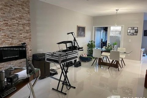 Townhouse in Miami, Florida 3 bedrooms, 155.89 sq.m. № 1872259 - photo 5