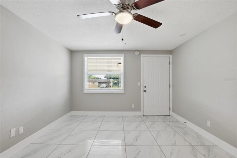 Casa en venta en Orlando, Florida, 2 dormitorios, 107.02 m2 № 2126431 - foto 4