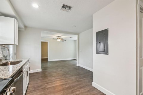 Apartamento en alquiler en Tarpon Springs, Florida, 3 dormitorios, 83.61 m2 № 1885448 - foto 8