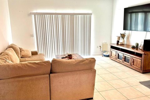 House in Kissimmee, Florida 2 bedrooms, 118.45 sq.m. № 2107018 - photo 4