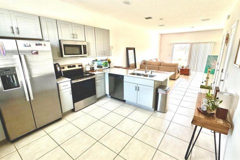 House in Kissimmee, Florida 2 bedrooms, 118.45 sq.m. № 2107018 - photo 3