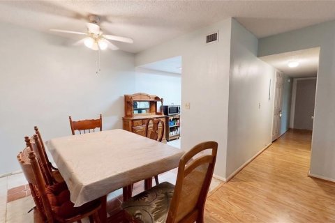 Condo in Altamonte Springs, Florida, 3 bedrooms  № 2111398 - photo 2