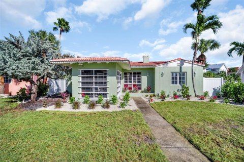 Villa ou maison à North Redington Beach, Floride 3 chambres, 115.48 m2 № 2130196