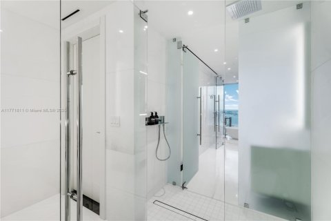 Condo in Miami, Florida, 5 bedrooms  № 1702342 - photo 29