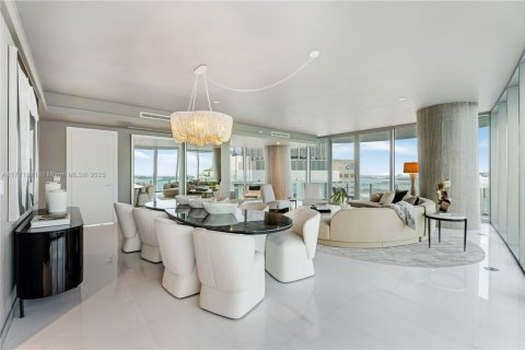 Condo in Miami, Florida, 5 bedrooms  № 1702342 - photo 7