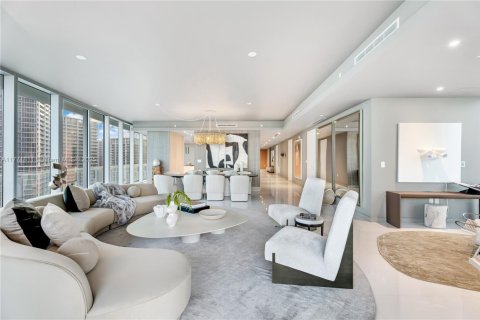 Condo in Miami, Florida, 5 bedrooms  № 1702342 - photo 6