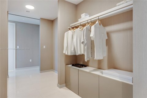 Condo in Miami, Florida, 5 bedrooms  № 1702342 - photo 24