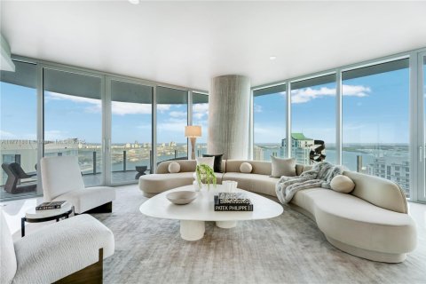 Condo in Miami, Florida, 5 bedrooms  № 1702342 - photo 1
