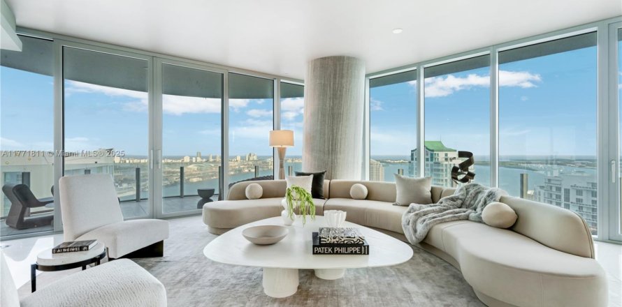 Condo in Miami, Florida, 5 bedrooms № 1702342