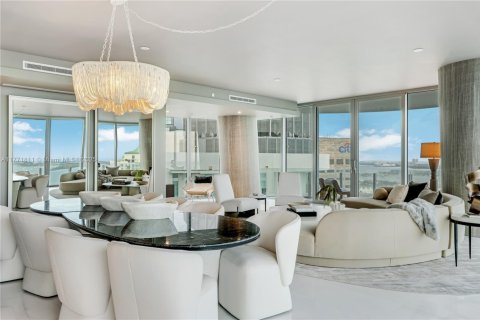 Condo in Miami, Florida, 5 bedrooms  № 1702342 - photo 5