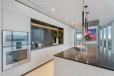 Condo in Miami, Florida, 5 bedrooms  № 1702342 - photo 12